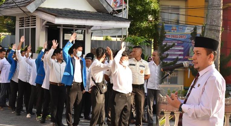 Rektor Prof. Dr. Marjoni Imamora, M. Sc Terima 15 Mahasiswa Magang