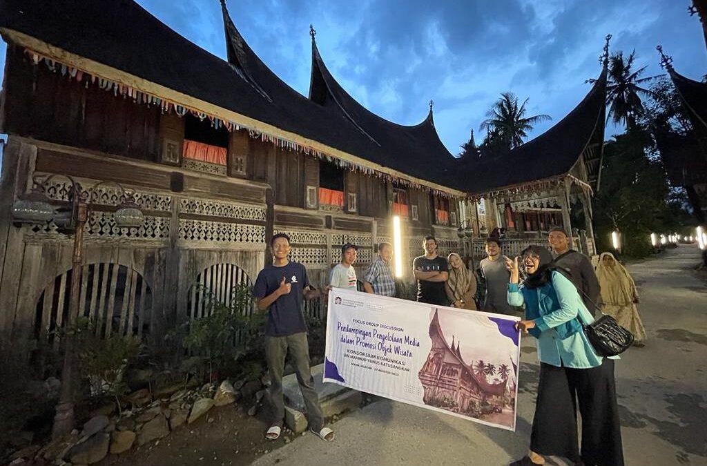 Dosen UIN Mahmud Yunus Batusangkar, Dampingi Wisata Mendunia
