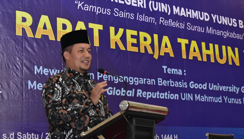 Rektor UIN MY Batusangkar Prof. Dr. Marjoni Imamora Buka Raker 2023: Mari Perkuat Transformasi Digital