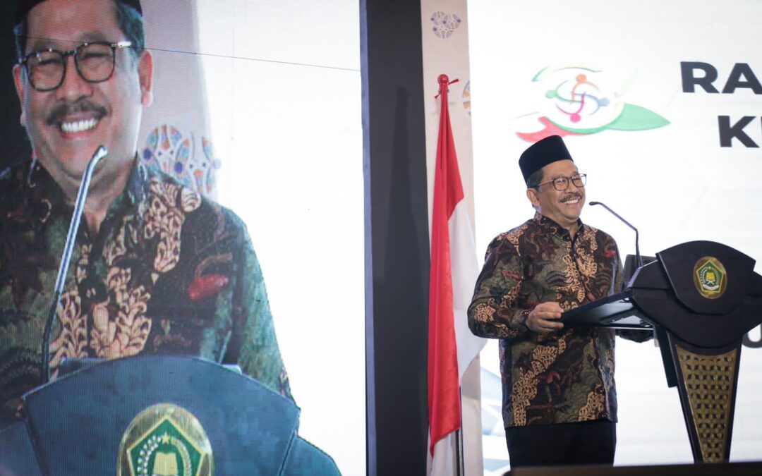 Tutup Rakernas, Wamenag: Isu Fanatisme Kelompok di Tahun Politik Perlu Diantisipasi