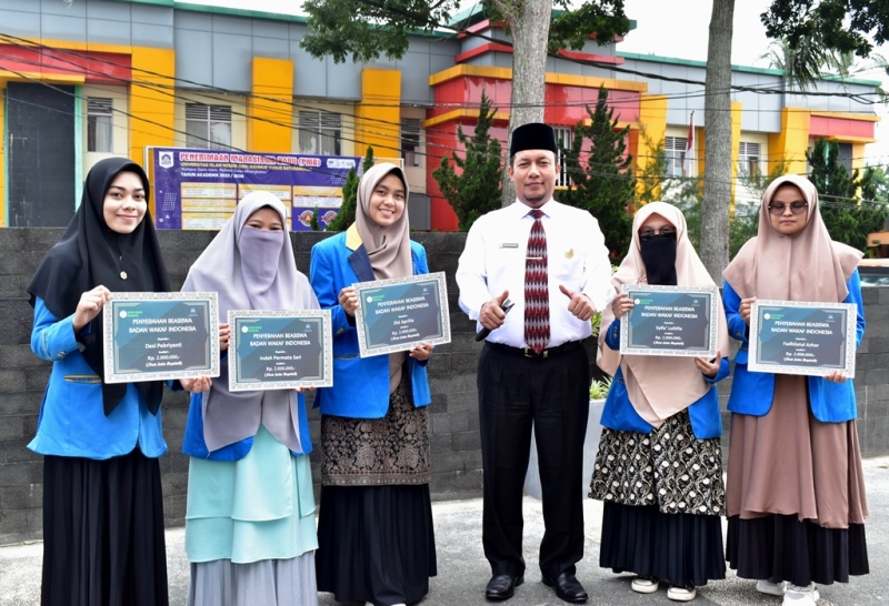5 Orang Mahasiswa UIN Mahmud Yunus Batusangkar Terima Beasiswa BWI Kemenag