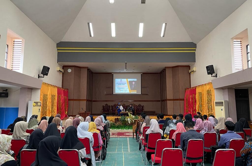FAKULTAS SYARIAH LAKSANAKAN PELATIHAN PENULISAN ARTIKEL ILMIAH BAGI CALON WISUDAWAN DAN MAHASISWA PENYELESAIAN FAKULTAS SYARIAH