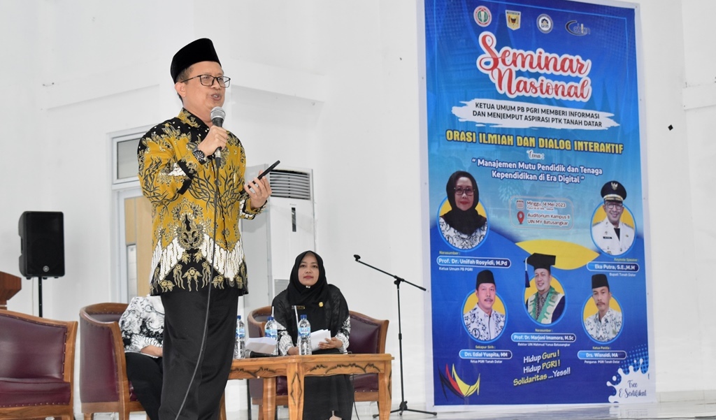 Warek III UIN MY Batusangkar Ajak Guru dan Tendik Kreatif dengan Teknologi