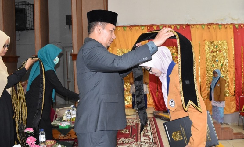 Rektor UIN MY Batusangkar Kukuhkan 84 Orang Guru Profesional, ini Pesan Prof. Marjoni Imamora, M.Sc