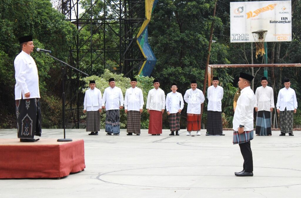 Hari Santri Milik Kita Semua, Rektor UIN Mahmud Yunus Batusangkar Pimpin Apel Hari Santri 2023