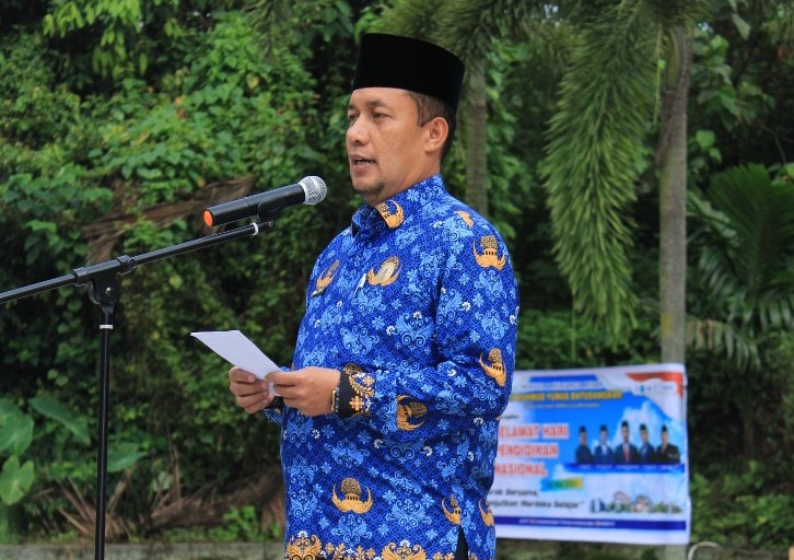 Gelar Upacara Hardiknas, Rektor Prof. Dr. Marjoni Imamora: Pentingnya Memaknai Hardiknas