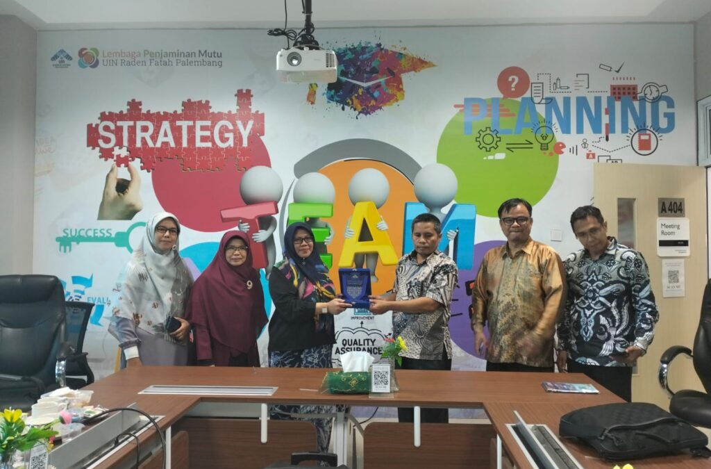 Untuk kelancaran pelaksanaan Tracer Study, UPT pengembangan Karir UIN Mahmud Yunus Batusangkar lakukan Bimtek di UIN Raden Fatah Palembang