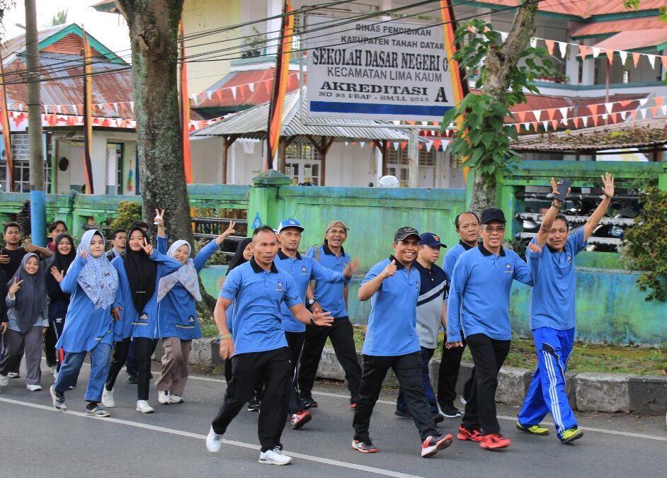 Puncak Milad UIN Mahmud Yunus Batusangkar Ke-27 & HUT RI Ke-79 Tahun 2024 Ditutup Dengan Jalan Sehat