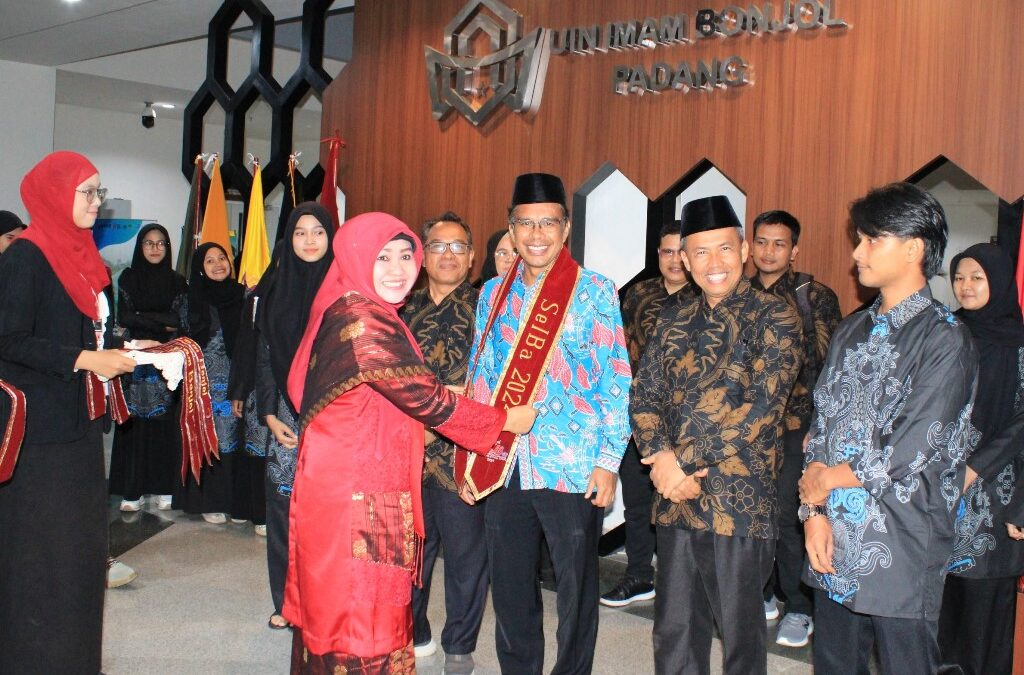 Rektor UIN IB Padang Sambut Kontingen UIN Mahmud Yunus Batusangkar “SeIBa Internasional Festival 2024”