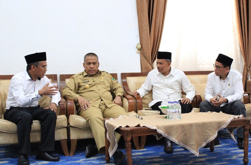 Jelang APT, Rektor UIN Mahmud Yunus Batusangkar Temui Pjs Bupati
