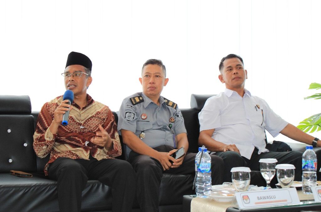 Pilkada Serentak 2024 Mendekati Hari H, Rektor UIN Mahmud Yunus Batusangkar Ajak KPU Diseminasi Informasi Pilkada.