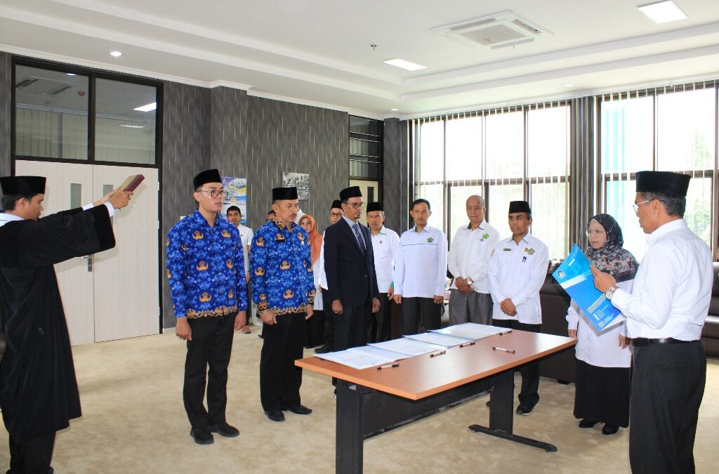 Perluas Jejaring Internasional, Rektor UIN Mahmud Yunus Batusangkar Lantik KaPus International Office
