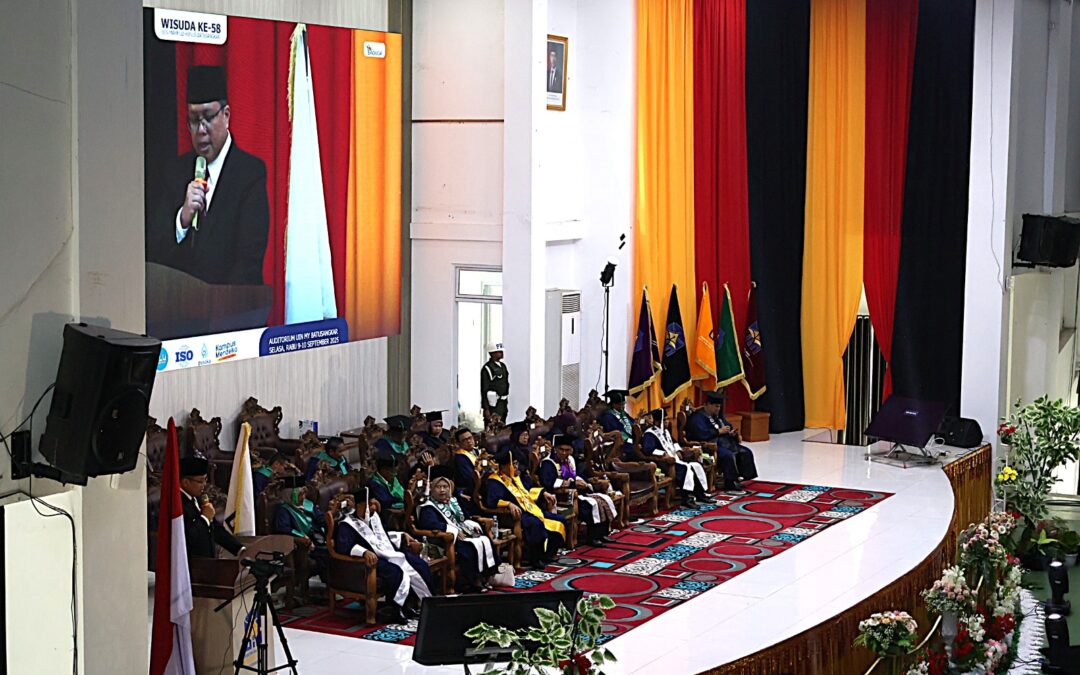 664 Wisudawan FTIK dan Syariah Dikukuhkan, Rektor Ajak Beri Aplaus untuk Orang Tua