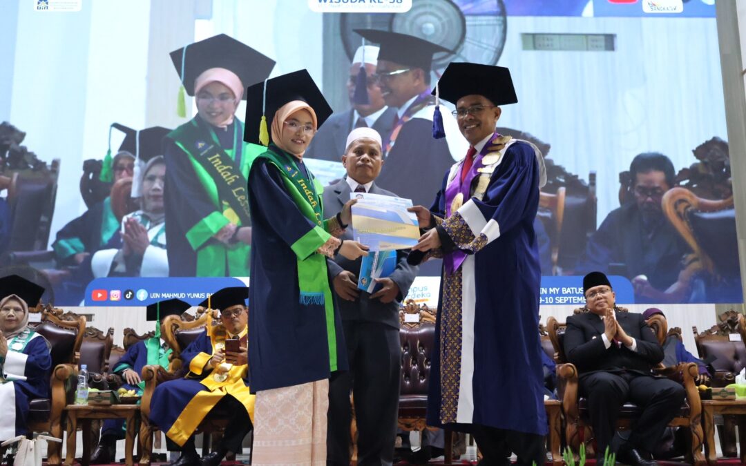 Alumni Award Warnai Wisuda ke-58 UIN MY Batusangkar: Wujud Kepedulian Alumni untuk Mahasiswa Berprestasi