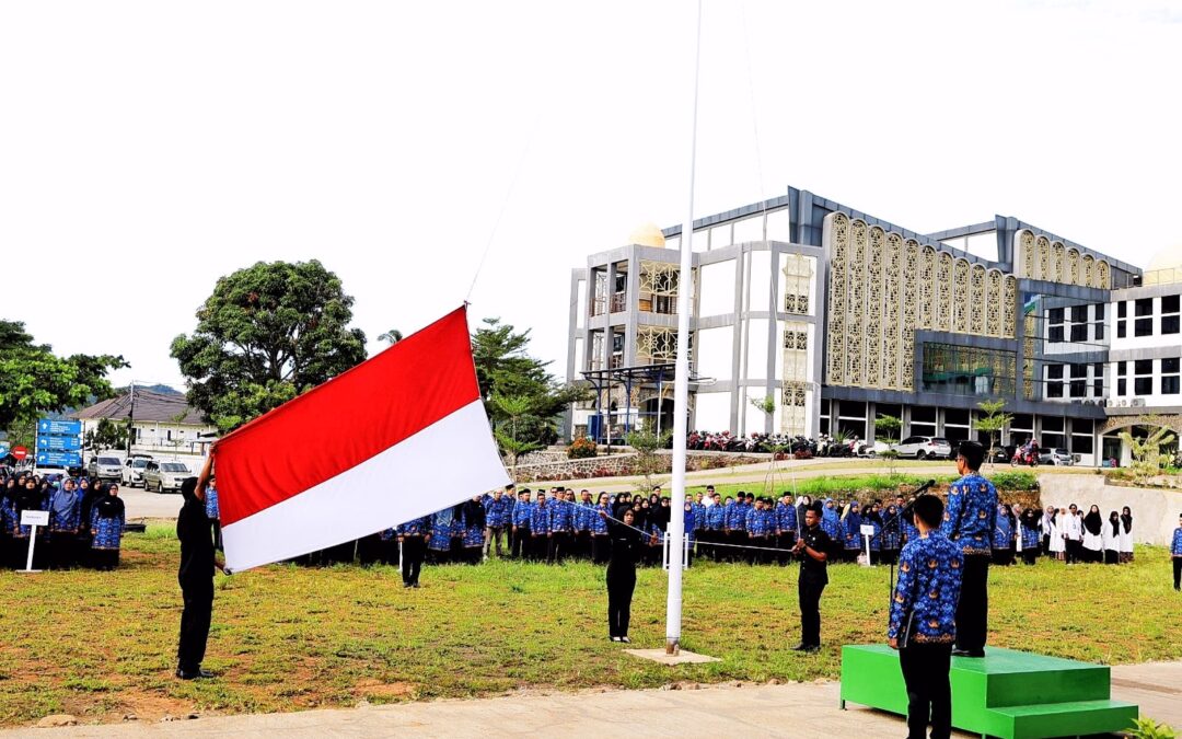 Rektor Tekankan Integritas dan Profesionalitas ASN dalam Upacara 17-an