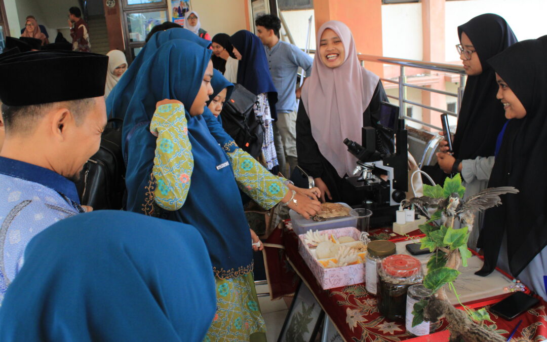 SMAIT Al-Hasanah Bengkulu Kunjungi Batusangkar: FTIK Tampilkan Karya Kreatif Mahasiswa