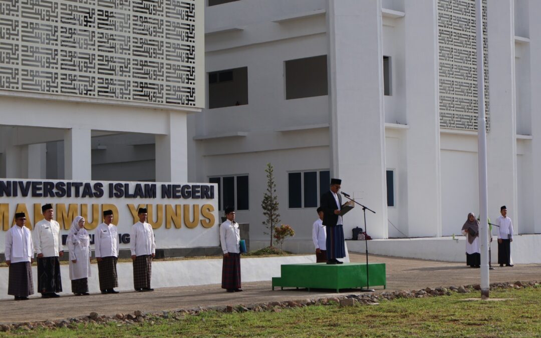 Sarung, Peci, dan Semangat Kesantrian: Hari Santri 2025 Diperigati Khidmat di UIN MY Batusangkar