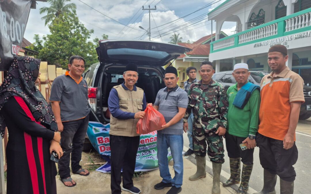 Kemenag RI dan UPZ UIN Mahmud Yunus Batusangkar Salurkan Bantuan Korban Banjir Bandang di Tanah Datar dan Solok