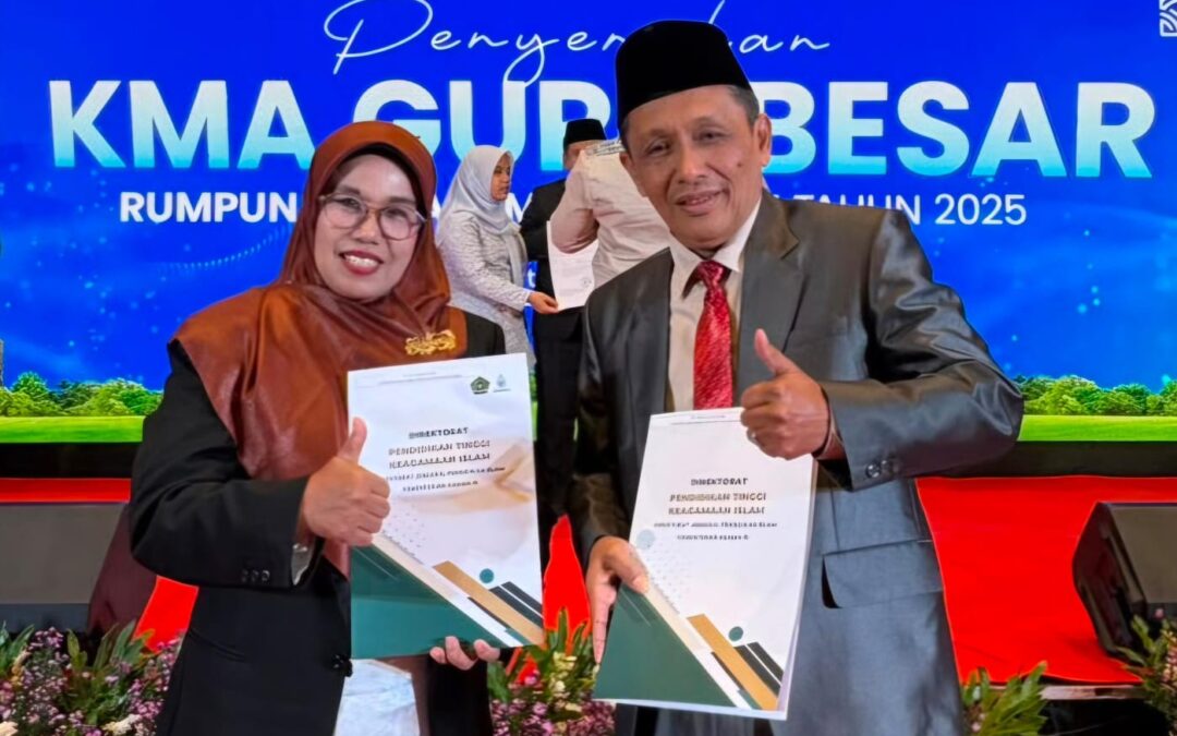 Banggakan Kampus, Dua Dosen UIN Mahmud Yunus Batusangkar Resmi Terima KMA Guru Besar dari Menag RI