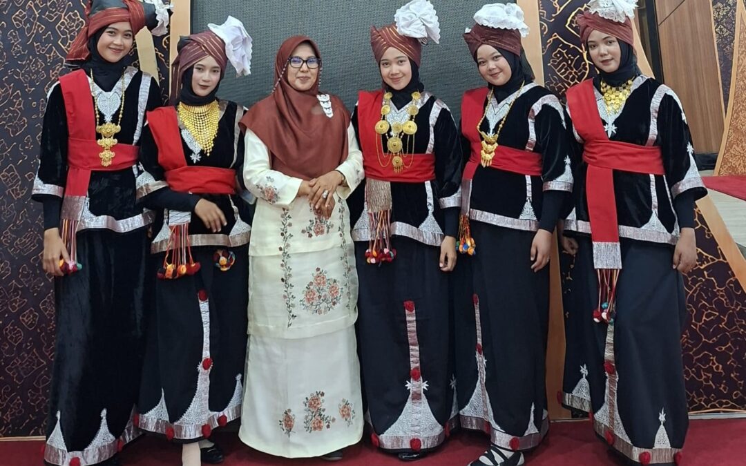 Kontingen UIN Mahmud Yunus Batusangkar Kenalkan “Baju Milik” Minangkabau pada SeIBa International Festival IV 2026