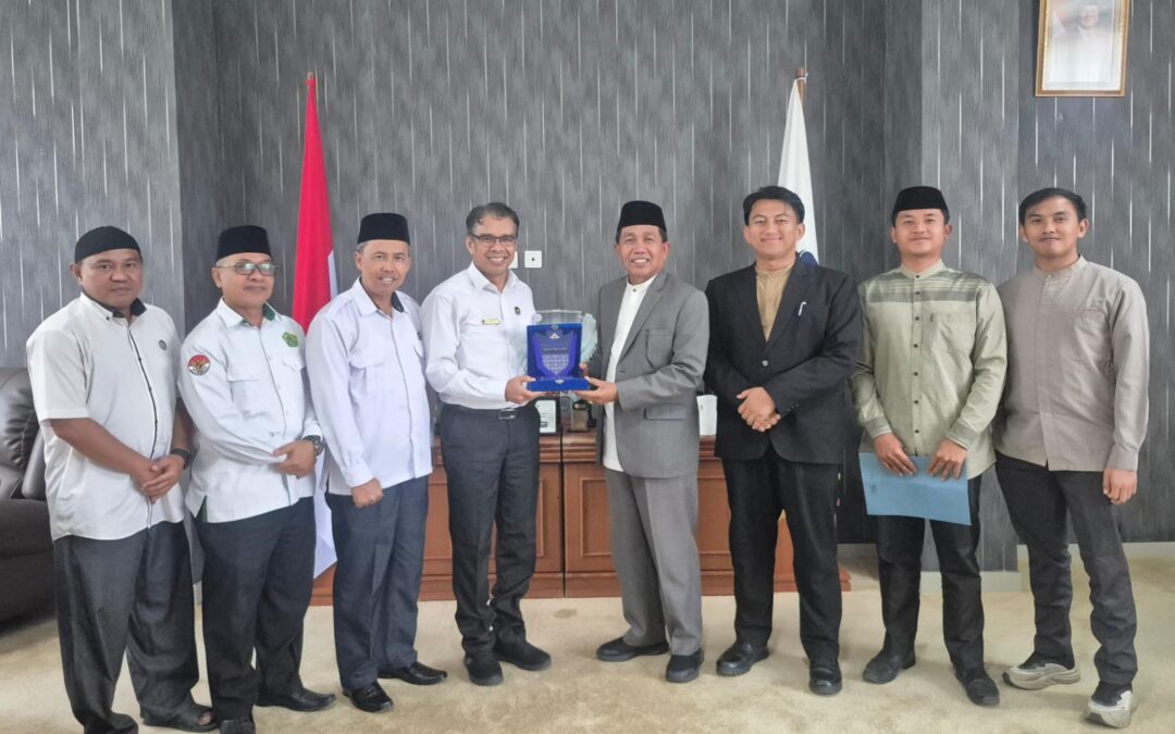 Rektor UIN Mahmud Yunus Batusangkar Terima Kunjungan Silaturahmi Pimpinan Pondok Pesantren Manahijussadat 3 Salimpaung