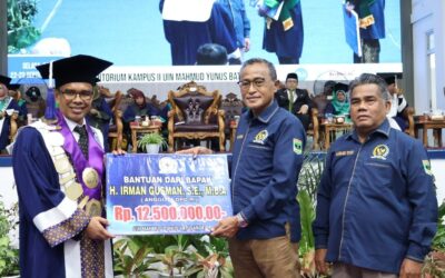 Kucurkan Uang 15 Juta: “Irman Gusman Award” Warnai Wisuda ke-60 UIN Mahmud Yunus Batusangkar
